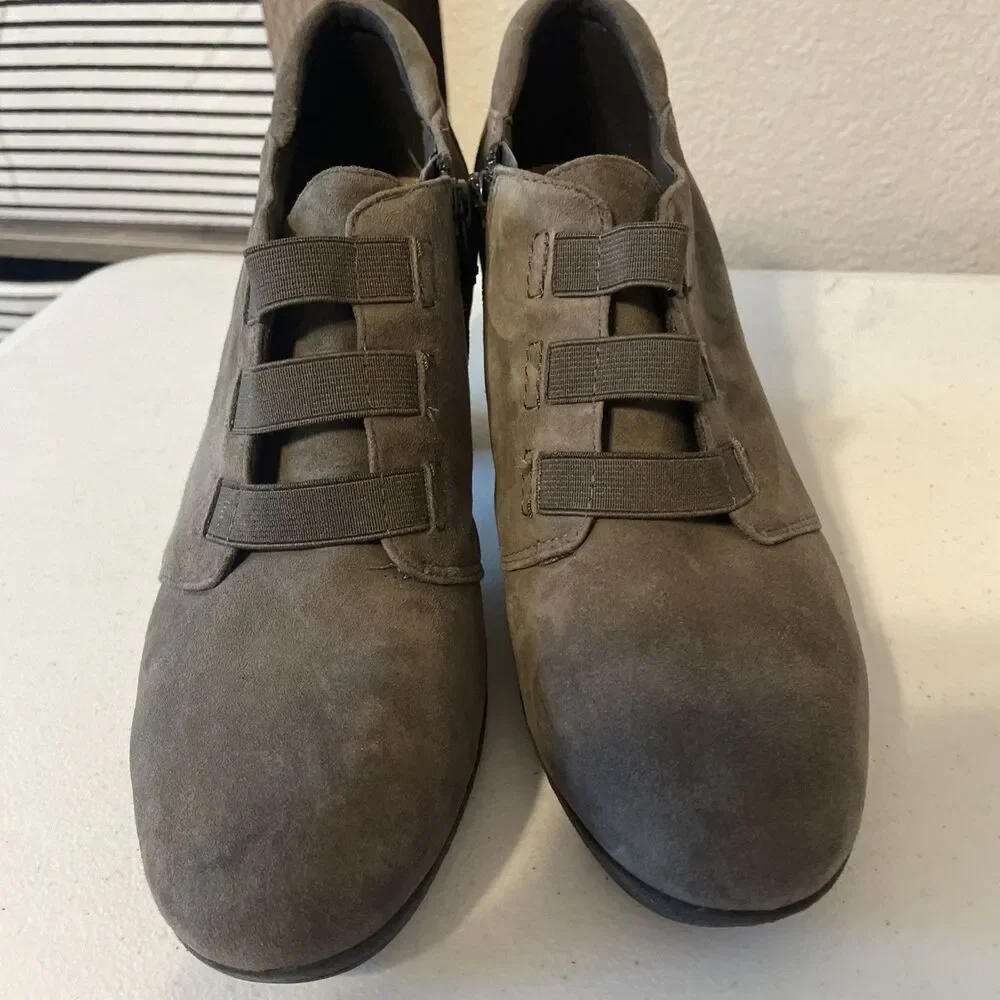 Clarks Collection Womens 9M Brynn Celia Brown Suede Ankle Zip Bootie